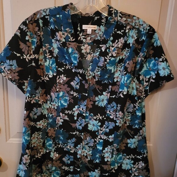 Very Lovely Croft & Barrow Black with Blue Floral Design Button-up Top Misses Lg - Picture 1 of 4